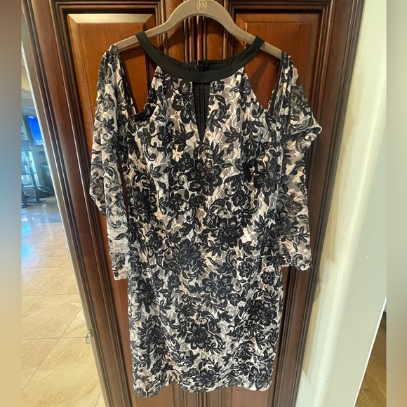NWOT Guess Cold Shoulder Black and White Lace Dress - Picture 3 of 4